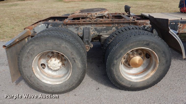 image for item KQ9662 1992 Kenworth T800  semi truck