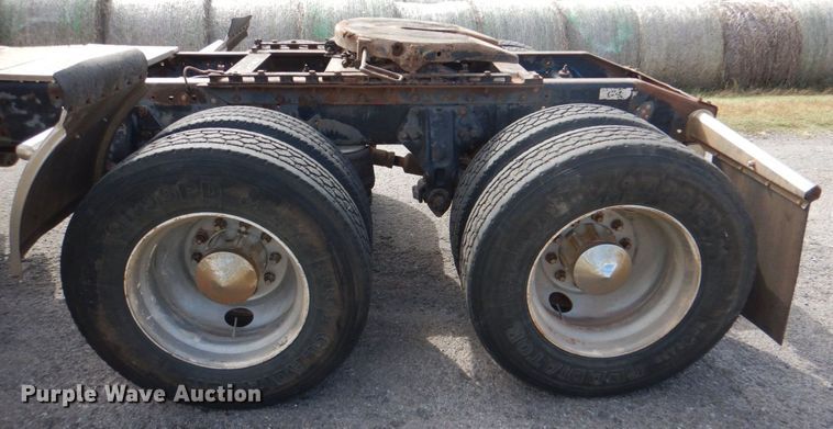 image for item KQ9662 1992 Kenworth T800  semi truck