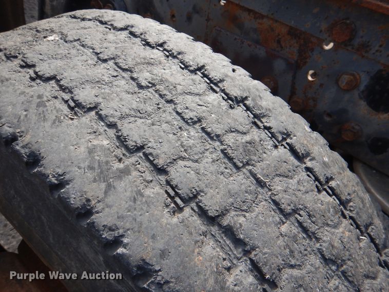 image for item KQ9662 1992 Kenworth T800  semi truck