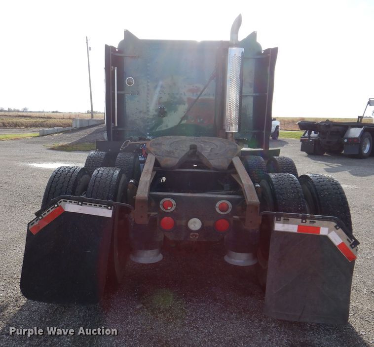 image for item KY9559 1996 Freightliner FLD120  semi truck