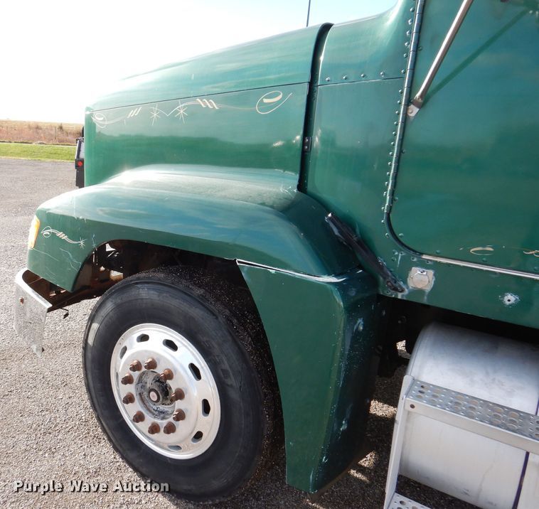 image for item KY9559 1996 Freightliner FLD120  semi truck