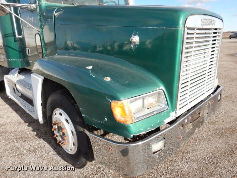 image for item KY9559 1996 Freightliner FLD120  semi truck