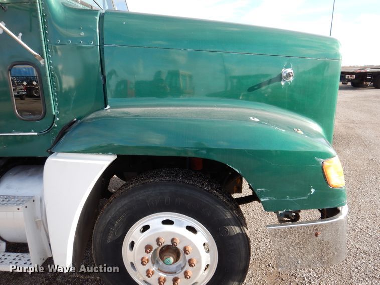 image for item KY9559 1996 Freightliner FLD120  semi truck