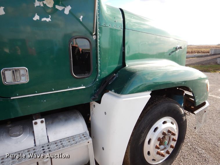 image for item KY9559 1996 Freightliner FLD120  semi truck