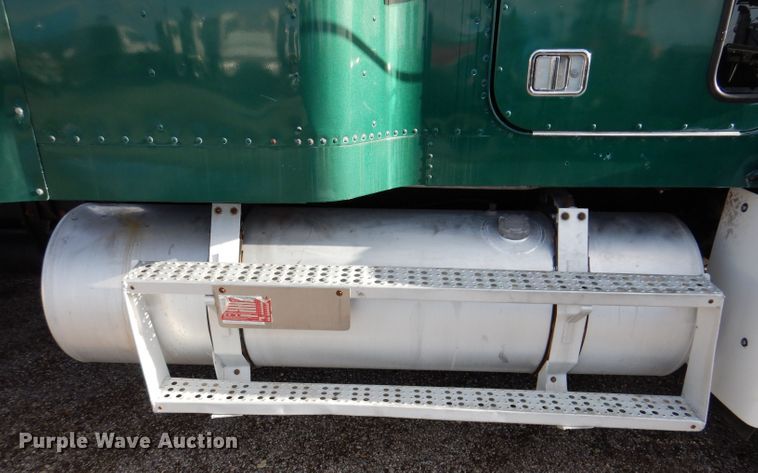 image for item KY9559 1996 Freightliner FLD120  semi truck