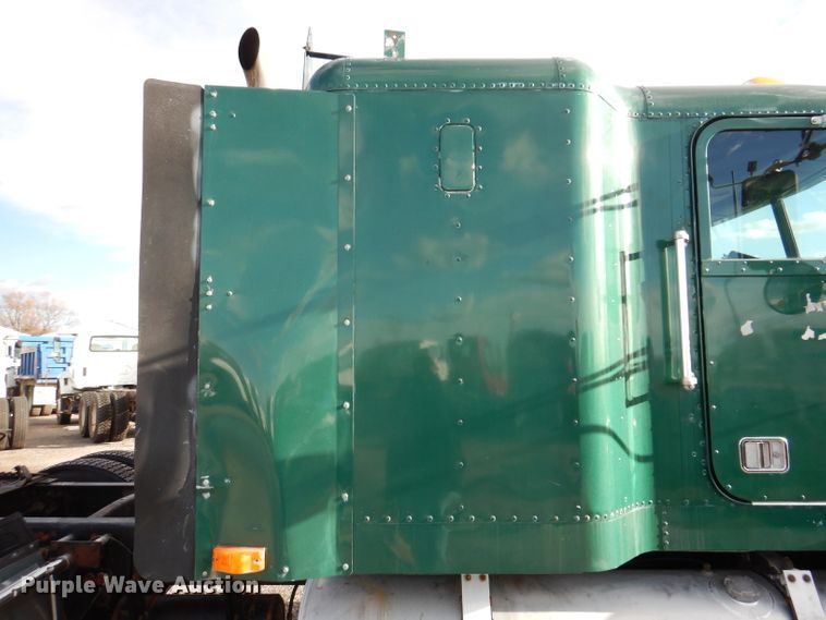 image for item KY9559 1996 Freightliner FLD120  semi truck