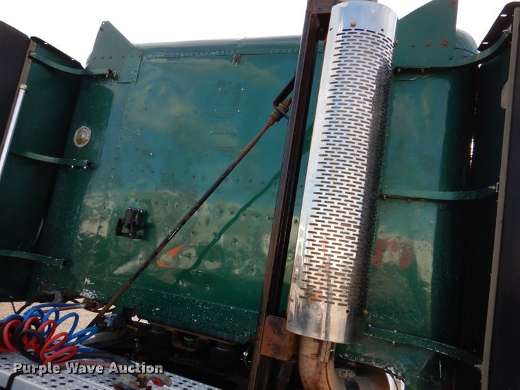 image for item KY9559 1996 Freightliner FLD120  semi truck