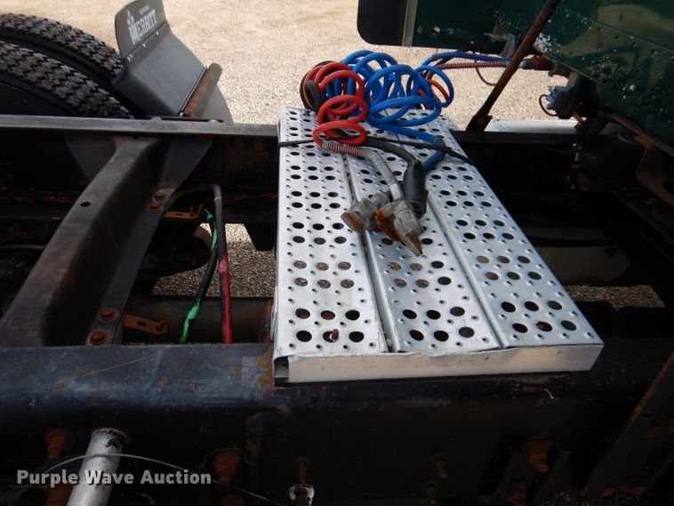 image for item KY9559 1996 Freightliner FLD120  semi truck