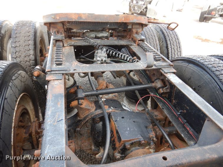 image for item KY9559 1996 Freightliner FLD120  semi truck