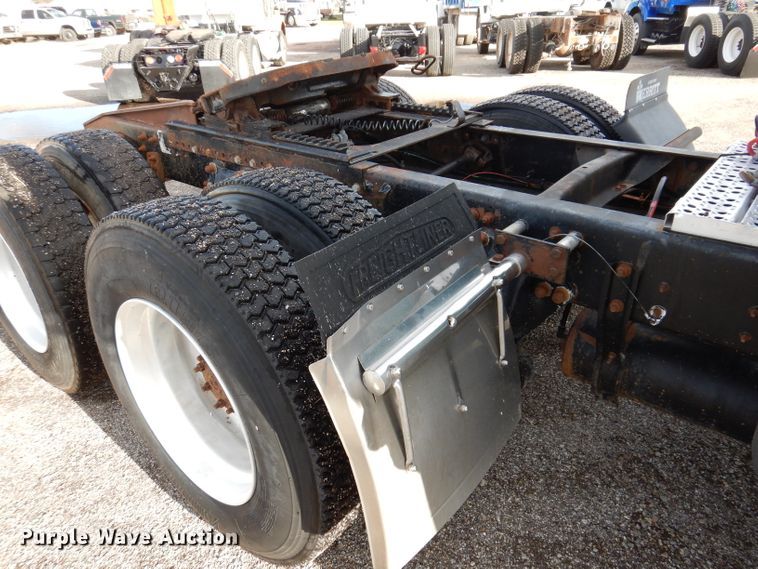 image for item KY9559 1996 Freightliner FLD120  semi truck