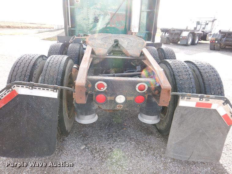 image for item KY9559 1996 Freightliner FLD120  semi truck