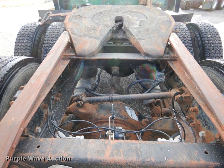 image for item KY9559 1996 Freightliner FLD120  semi truck