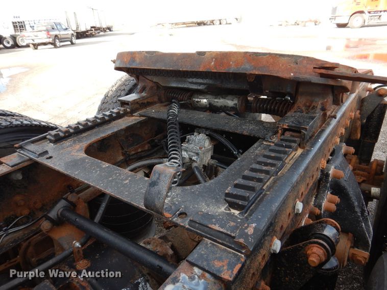 image for item KY9559 1996 Freightliner FLD120  semi truck