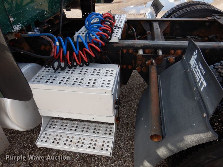 image for item KY9559 1996 Freightliner FLD120  semi truck