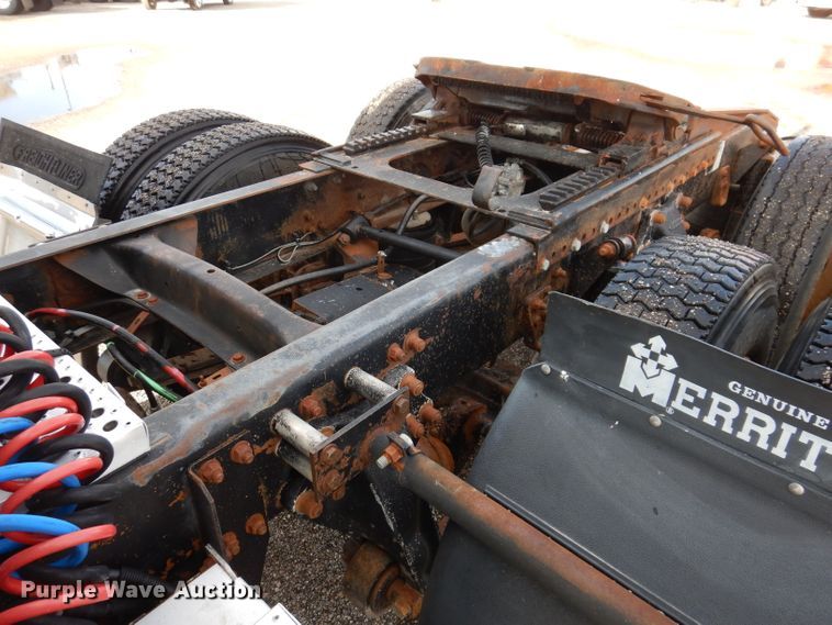 image for item KY9559 1996 Freightliner FLD120  semi truck