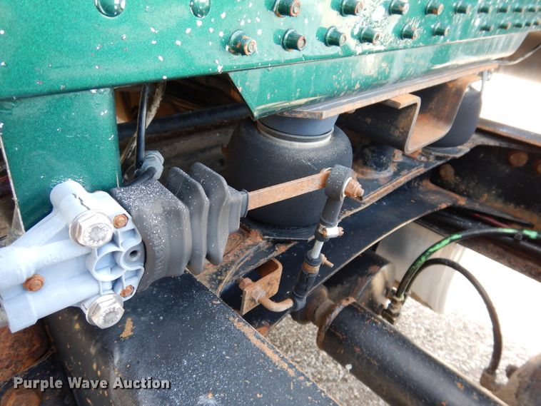 image for item KY9559 1996 Freightliner FLD120  semi truck