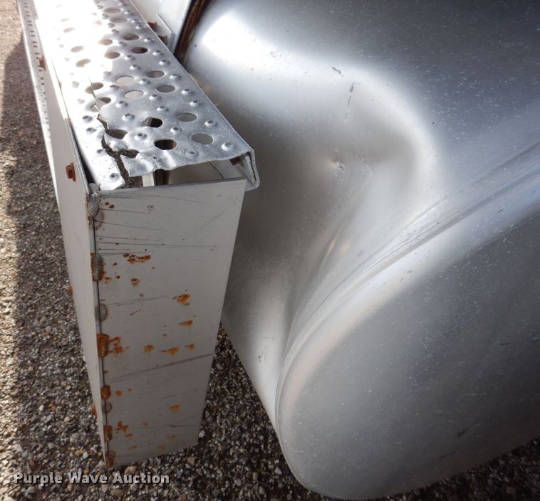 image for item KY9559 1996 Freightliner FLD120  semi truck