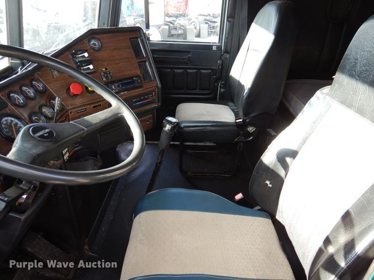 image for item KY9559 1996 Freightliner FLD120  semi truck