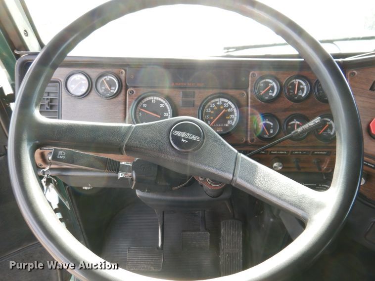 image for item KY9559 1996 Freightliner FLD120  semi truck