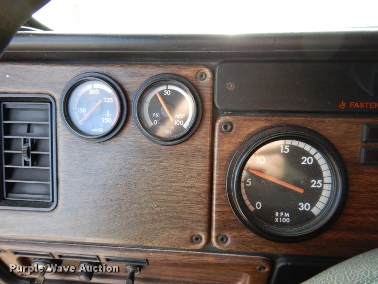 image for item KY9559 1996 Freightliner FLD120  semi truck