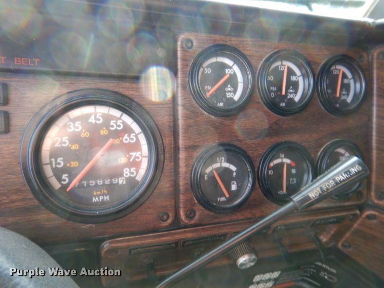 image for item KY9559 1996 Freightliner FLD120  semi truck