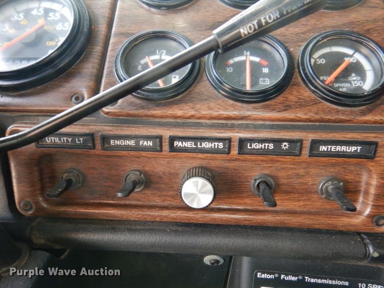 image for item KY9559 1996 Freightliner FLD120  semi truck