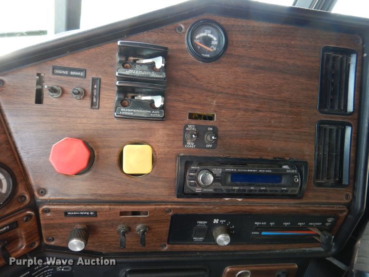 image for item KY9559 1996 Freightliner FLD120  semi truck