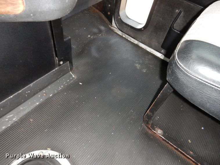 image for item KY9559 1996 Freightliner FLD120  semi truck