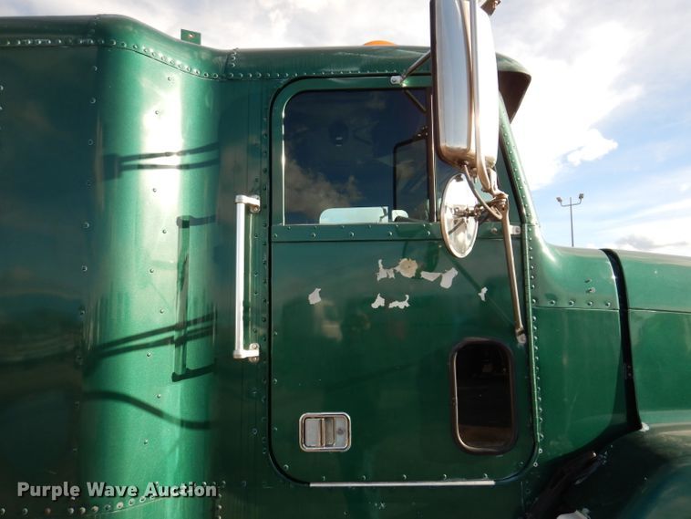 image for item KY9559 1996 Freightliner FLD120  semi truck