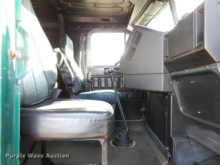 image for item KY9559 1996 Freightliner FLD120  semi truck