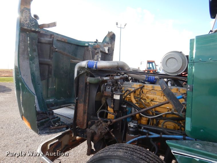 image for item KY9559 1996 Freightliner FLD120  semi truck