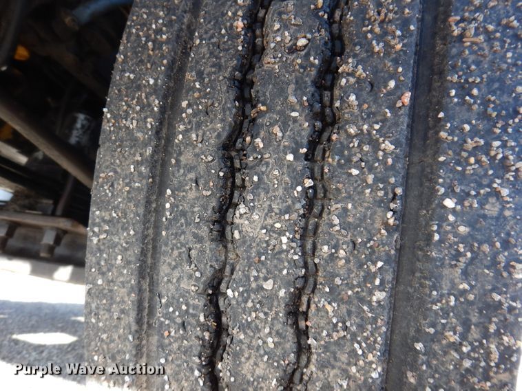 image for item KY9559 1996 Freightliner FLD120  semi truck