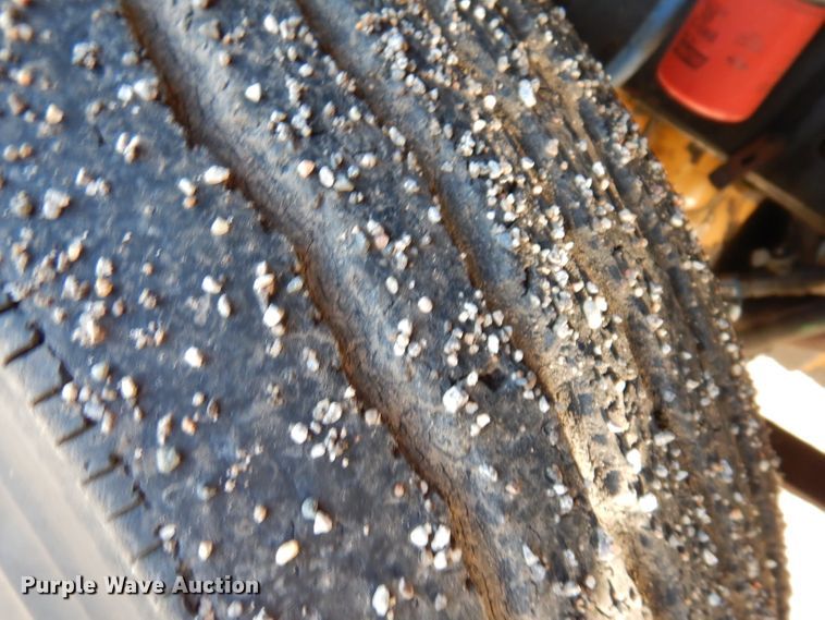 image for item KY9559 1996 Freightliner FLD120  semi truck