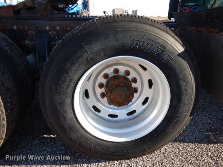 image for item KY9559 1996 Freightliner FLD120  semi truck