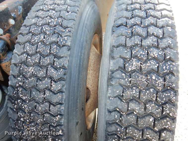 image for item KY9559 1996 Freightliner FLD120  semi truck