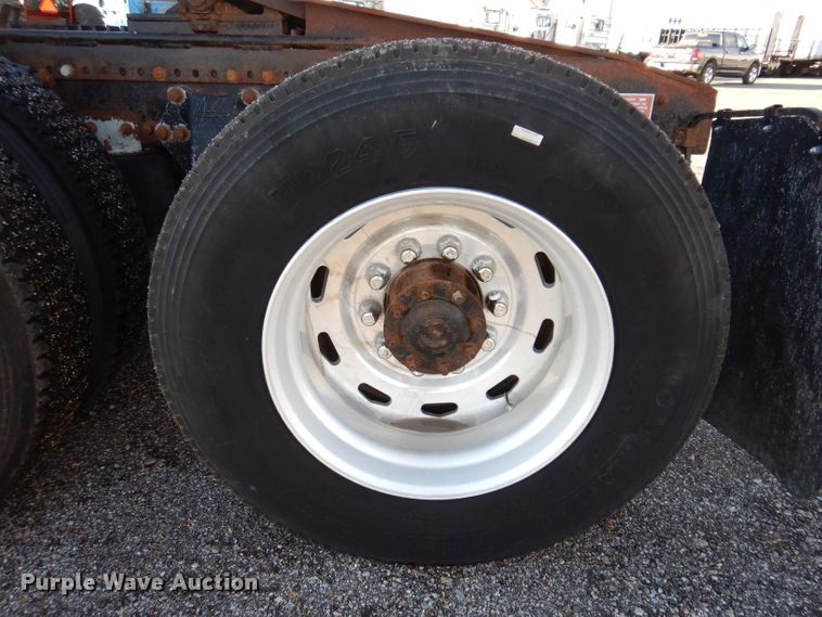 image for item KY9559 1996 Freightliner FLD120  semi truck