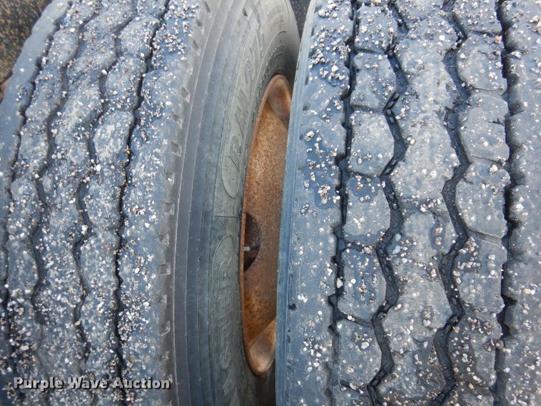 image for item KY9559 1996 Freightliner FLD120  semi truck