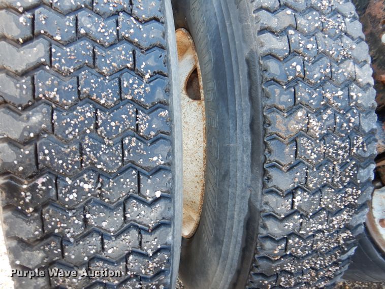 image for item KY9559 1996 Freightliner FLD120  semi truck