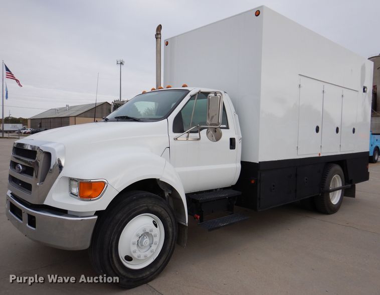 image for item KY9661 2006 Ford F750  fuel / lube truck