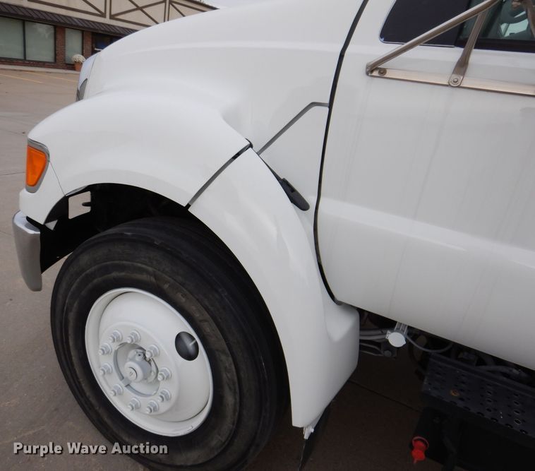 image for item KY9661 2006 Ford F750  fuel / lube truck