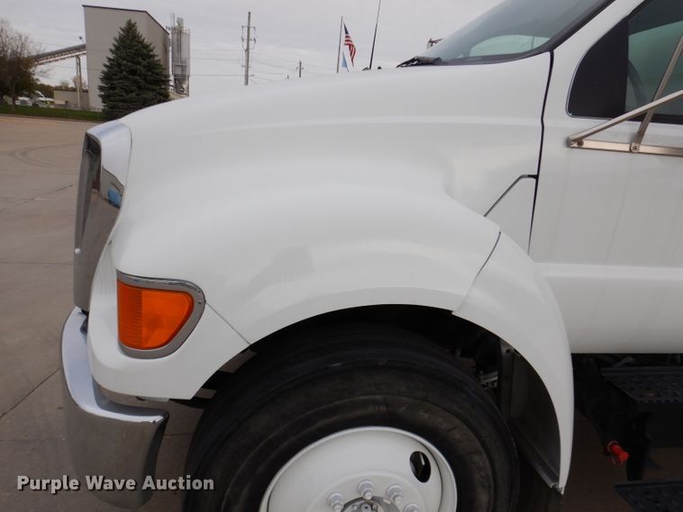 image for item KY9661 2006 Ford F750  fuel / lube truck