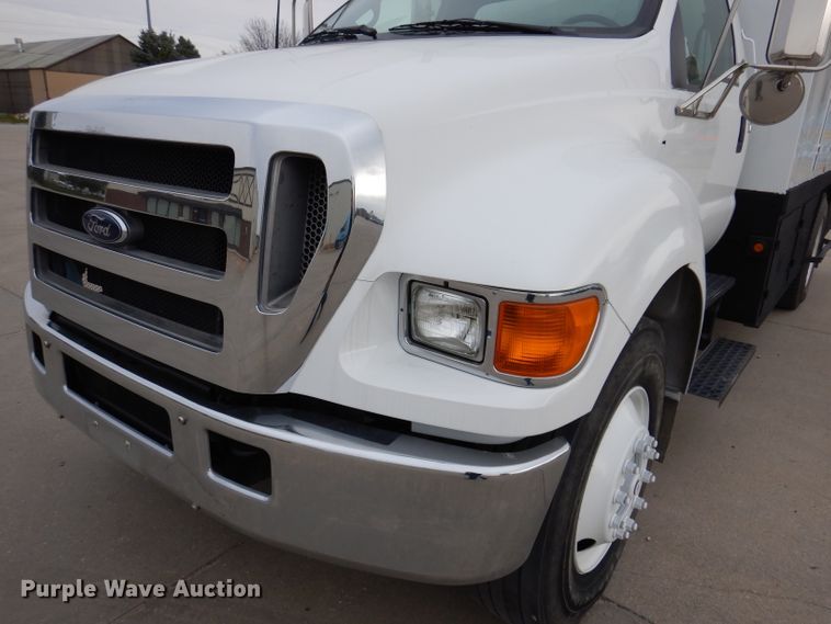 image for item KY9661 2006 Ford F750  fuel / lube truck