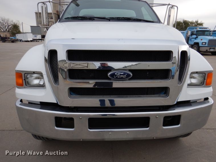 image for item KY9661 2006 Ford F750  fuel / lube truck