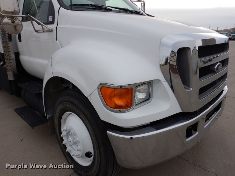 image for item KY9661 2006 Ford F750  fuel / lube truck