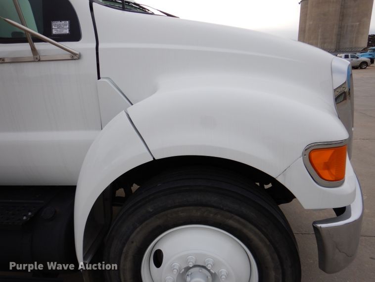 image for item KY9661 2006 Ford F750  fuel / lube truck