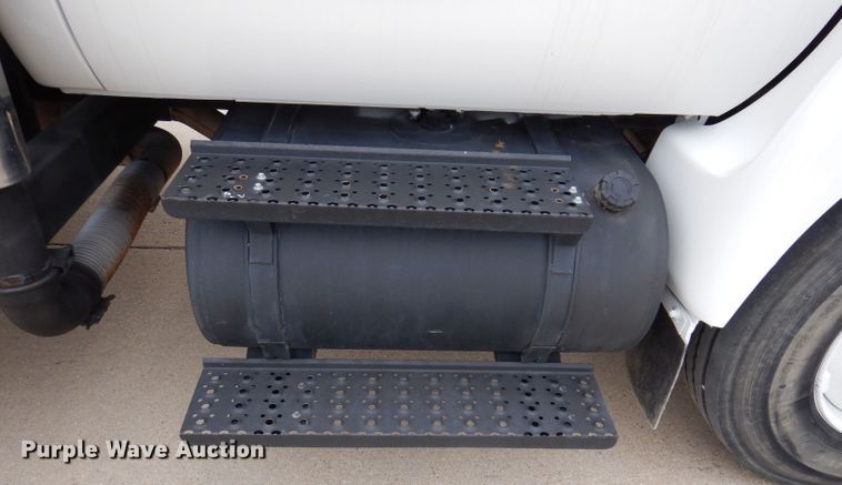 image for item KY9661 2006 Ford F750  fuel / lube truck