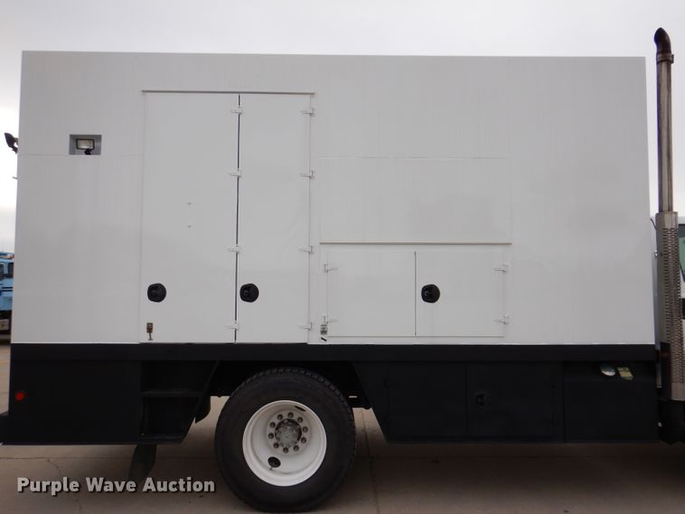 image for item KY9661 2006 Ford F750  fuel / lube truck