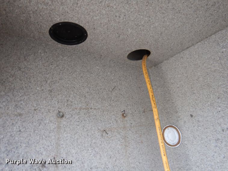 image for item KY9661 2006 Ford F750  fuel / lube truck