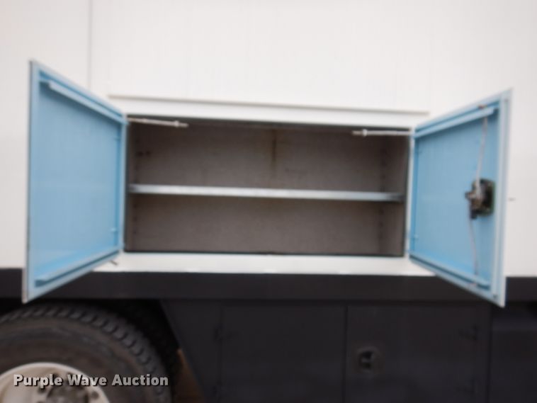 image for item KY9661 2006 Ford F750  fuel / lube truck