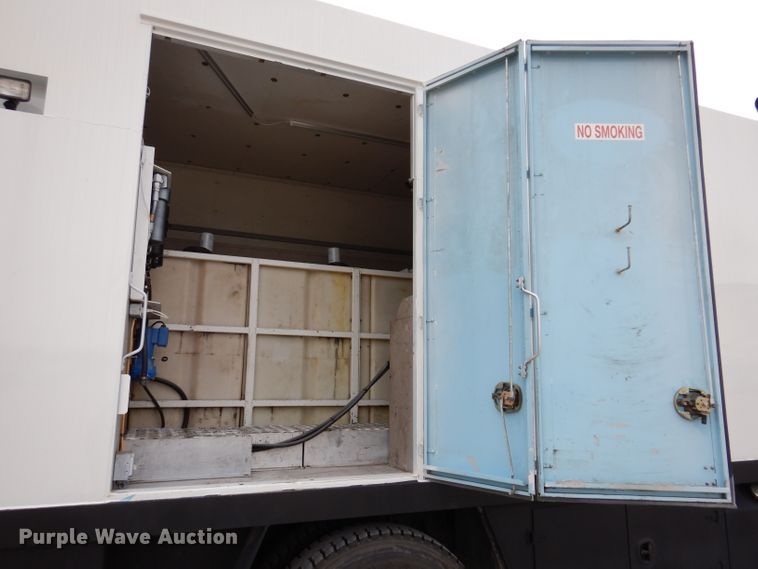 image for item KY9661 2006 Ford F750  fuel / lube truck